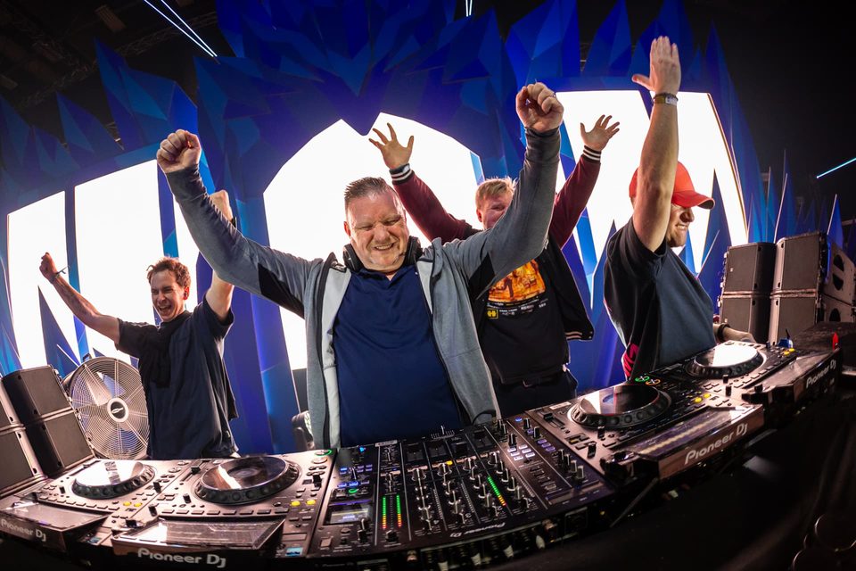 Artists celebrating behind the decks